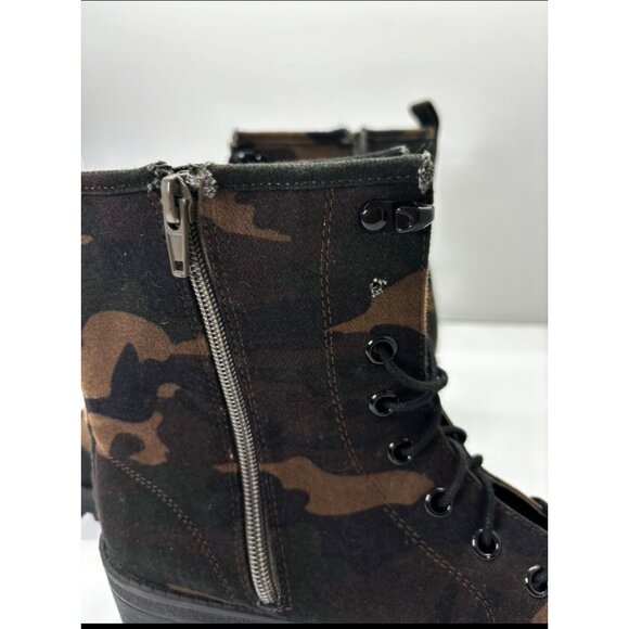 Madden Girl womens size 8 combat camoflage boot - Picture 3 of 16